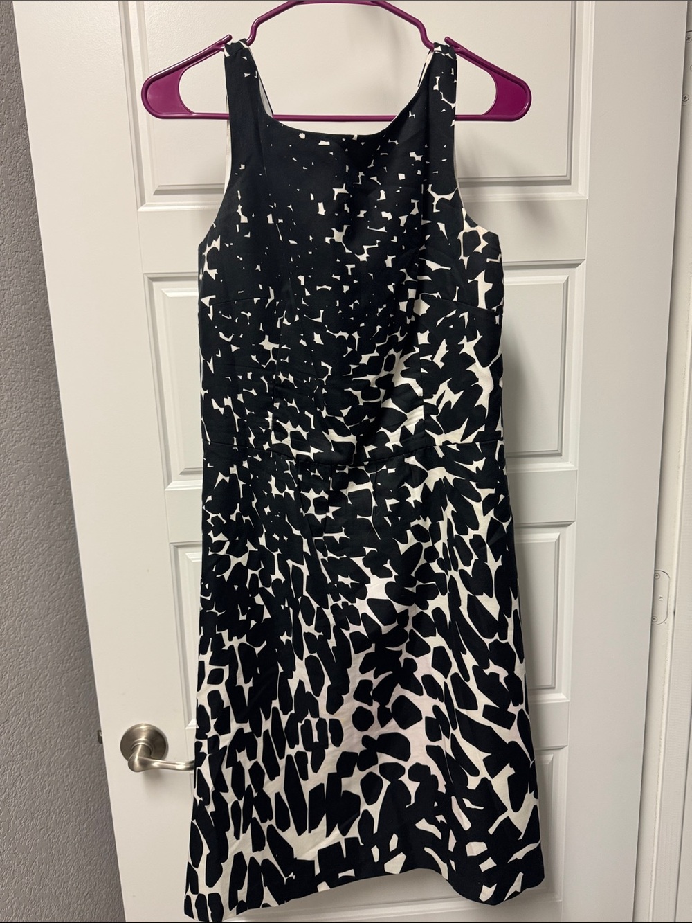 Ann Taylor Sleeveless Black and White Print Dress